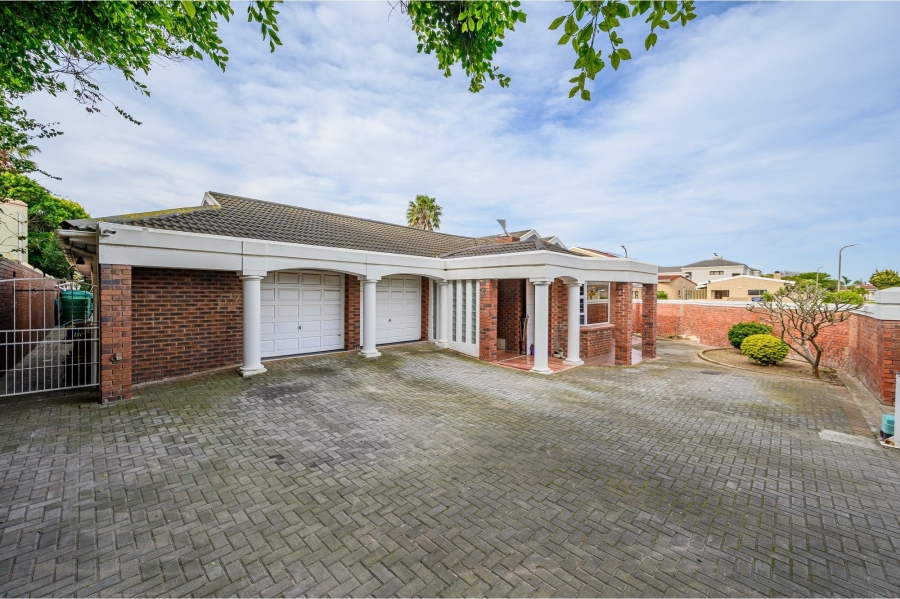 5 Bedroom Property for Sale in Summerstrand Eastern Cape